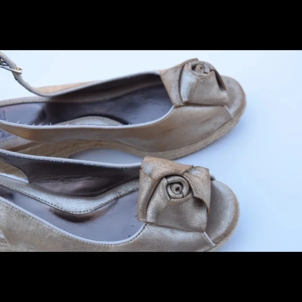 Sofft sling back wedges